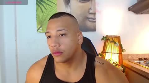 Snapshot of tom_muscle1 chatting on February 9, 3:12 pm Tom muscle1 online show from February 9, 3:12 pm