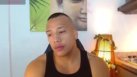 Snapshot of tom_muscle1 chatting on February 9, 6:16 pm Tom muscle1 online show from February 9, 6:16 pm