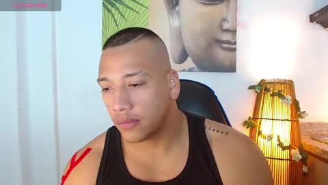 Snapshot of tom_muscle1 chatting on February 15, 5:28 pm Tom muscle1 online show from February 15, 5:28 pm