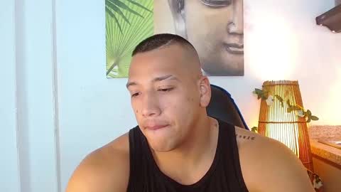 Snapshot of tom_muscle1 chatting on February 23, 6:12 pm Tom muscle1 online show from February 23, 6:12 pm