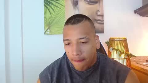 Snapshot of tom_muscle1 chatting on March 7, 11:18 am Tom muscle1 online show from March 7, 11:18 am