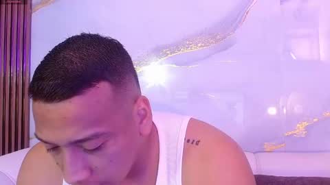 Snapshot of tom_muscle1 chatting on September 14, 12:26 pm Tom muscle1 online show from September 14, 12:26 pm