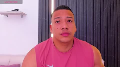 Snapshot of tom_muscle1 chatting on September 16, 12:06 pm Tom muscle1 online show from September 16, 12:06 pm