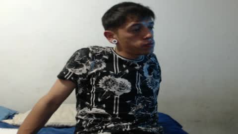 tomas_turbado_ online show from April 15, 7:26 am
