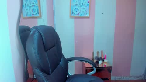 tomboygirl69 online show from November 19, 9:15 pm