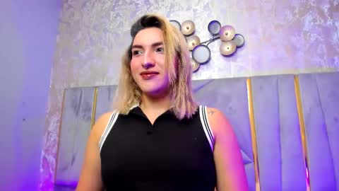 Snapshot of tomlondon_ chatting on November 19, 11:32 am online show from November 19, 11:32 am