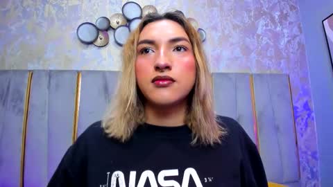 Snapshot of tomlondon_ chatting on November 23, 12:05 pm online show from November 23, 12:05 pm