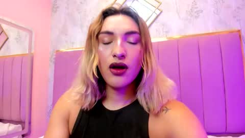 Snapshot of tomlondon_ chatting on December 3, 7:12 pm online show from December 3, 7:12 pm