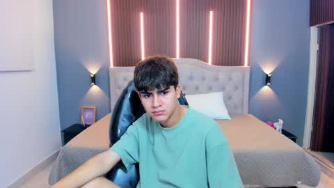 Tommy  online show from November 25, 3:39 am