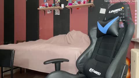 Tommy and Katana online show from December 18, 5:10 pm