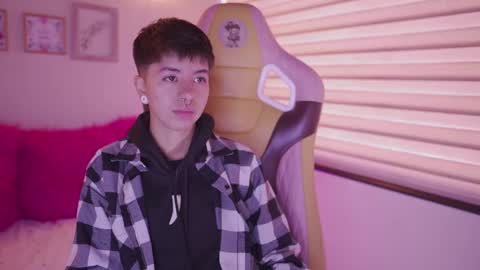 Blue  online show from February 19, 3:08 pm