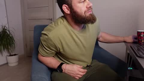 Snapshot of tommy_burnzzz chatting on December 2, 2:20 am tommy burnzzz online show from December 2, 2:20 am