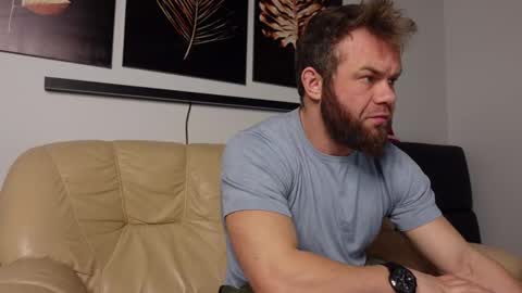 Snapshot of tommy_burnzzz chatting on December 23, 2:56 am tommy burnzzz online show from December 23, 2:56 am