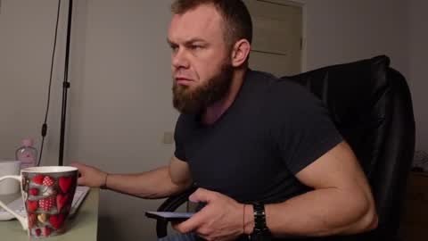 Snapshot of tommy_burnzzz chatting on January 16, 4:28 am tommy burnzzz online show from January 16, 4:28 am