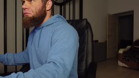 Snapshot of tommy_burnzzz chatting on February 16, 5:37 am tommy burnzzz online show from February 16, 5:37 am