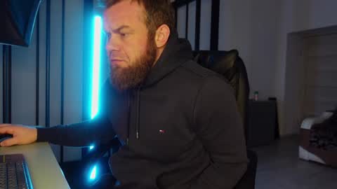 Snapshot of tommy_burnzzz chatting on March 5, 2:36 am tommy burnzzz online show from March 5, 2:36 am