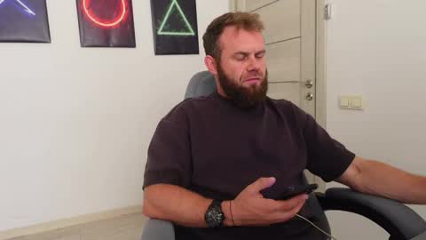 Snapshot of tommy_burnzzz chatting on October 7, 10:23 am tommy burnzzz online show from October 7, 10:23 am