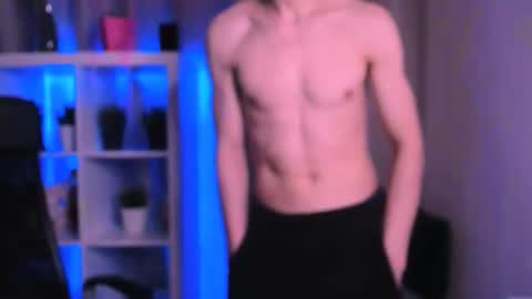 Snapshot of tommy_cabrio chatting on December 17, 3:29 pm Tommy online show from December 17, 3:29 pm