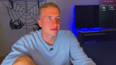 Snapshot of tommy_cumfinger chatting on December 8, 11:14 am Tommy online show from December 8, 11:14 am