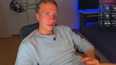 Snapshot of tommy_cumfinger chatting on December 13, 9:57 am Tommy online show from December 13, 9:57 am