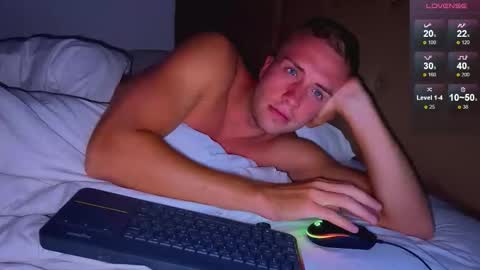 Snapshot of tommy_cumfinger chatting on October 30, 8:20 pm Tommy online show from October 30, 8:20 pm