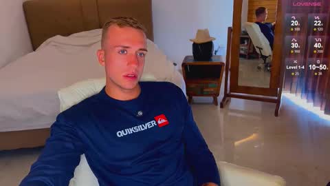 Snapshot of tommy_cumfinger chatting on November 1, 12:45 am Tommy online show from November 1, 12:45 am