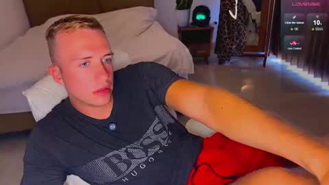 Snapshot of tommy_cumfinger chatting on November 24, 2:55 am Tommy online show from November 24, 2:55 am