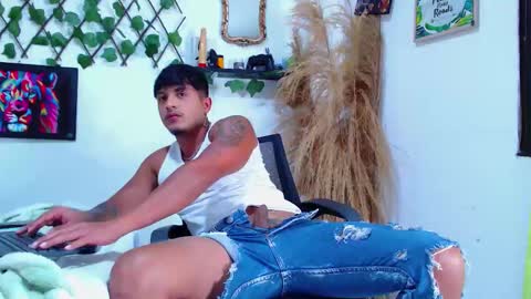 Snapshot of tommy_hotguy chatting on September 11, 3:45 pm tommy online show from September 11, 3:45 pm