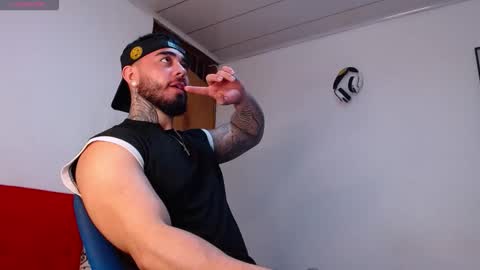 Snapshot of tommyblessd1 chatting on December 5, 8:23 am Steven online show from December 5, 8:23 am