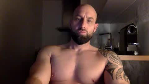 Snapshot of tommyx01 chatting on December 14, 10:39 pm Thomas Fit online show from December 14, 10:39 pm