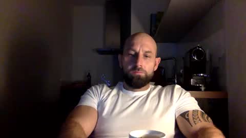 Snapshot of tommyx01 chatting on December 19, 9:28 pm Thomas Fit online show from December 19, 9:28 pm