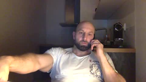 Snapshot of tommyx01 chatting on January 2, 9:28 pm Thomas Fit online show from January 2, 9:28 pm