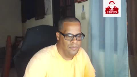 Snapshot of toni2814 chatting on December 2, 2:09 am Antonio online show from December 2, 2:09 am