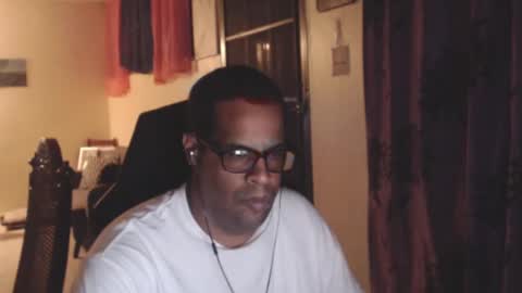 Snapshot of toni2814 chatting on October 21, 2:12 am Antonio online show from October 21, 2:12 am