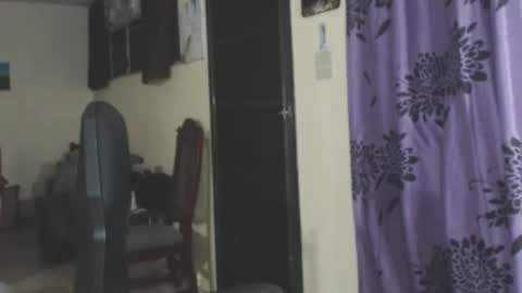 Snapshot of toni2814 chatting on November 4, 2:10 am Antonio online show from November 4, 2:10 am