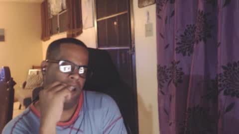 Snapshot of toni2814 chatting on November 6, 2:34 am Antonio online show from November 6, 2:34 am