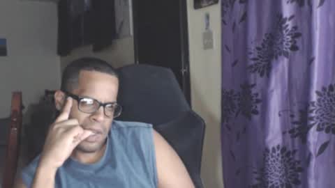 Snapshot of toni2814 chatting on November 7, 2:33 am Antonio online show from November 7, 2:33 am