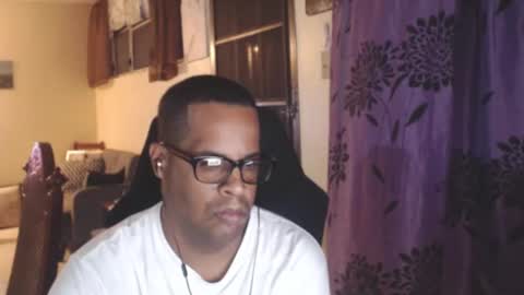 Snapshot of toni2814 chatting on November 10, 1:59 am Antonio online show from November 10, 1:59 am