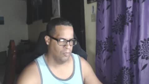 Snapshot of toni2814 chatting on November 13, 2:43 am Antonio online show from November 13, 2:43 am