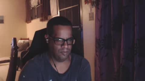 Snapshot of toni2814 chatting on November 17, 2:06 am Antonio online show from November 17, 2:06 am