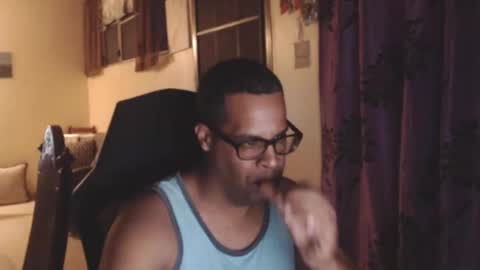 Snapshot of toni2814 chatting on November 18, 2:17 am Antonio online show from November 18, 2:17 am