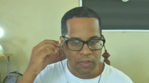 Snapshot of toni2814 chatting on November 20, 2:28 pm Antonio online show from November 20, 2:28 pm