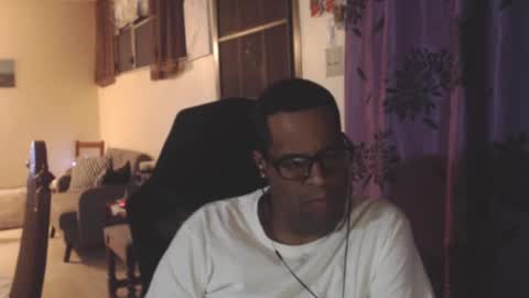 Snapshot of toni2814 chatting on November 23, 2:11 am Antonio online show from November 23, 2:11 am