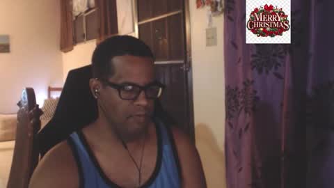 Snapshot of toni2814 chatting on December 1, 2:05 am Antonio online show from December 1, 2:05 am