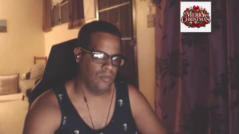 Snapshot of toni2814 chatting on December 4, 2:21 am Antonio online show from December 4, 2:21 am