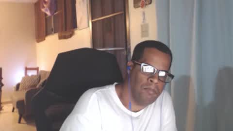 Snapshot of toni2814 chatting on January 6, 2:15 am Antonio online show from January 6, 2:15 am