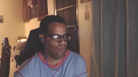 Snapshot of toni2814 chatting on January 14, 2:17 am Antonio online show from January 14, 2:17 am