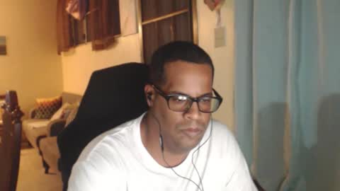 Snapshot of toni2814 chatting on February 5, 2:05 am Antonio online show from February 5, 2:05 am