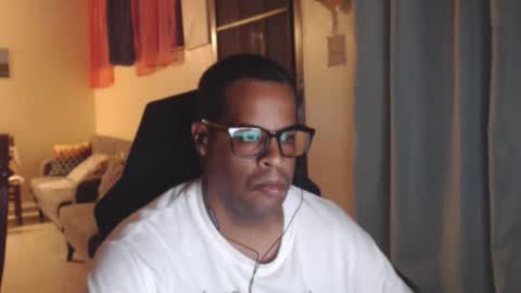 Snapshot of toni2814 chatting on February 7, 2:26 am Antonio online show from February 7, 2:26 am