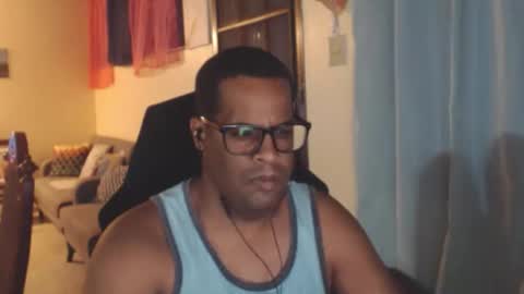 Snapshot of toni2814 chatting on February 8, 2:15 am Antonio online show from February 8, 2:15 am